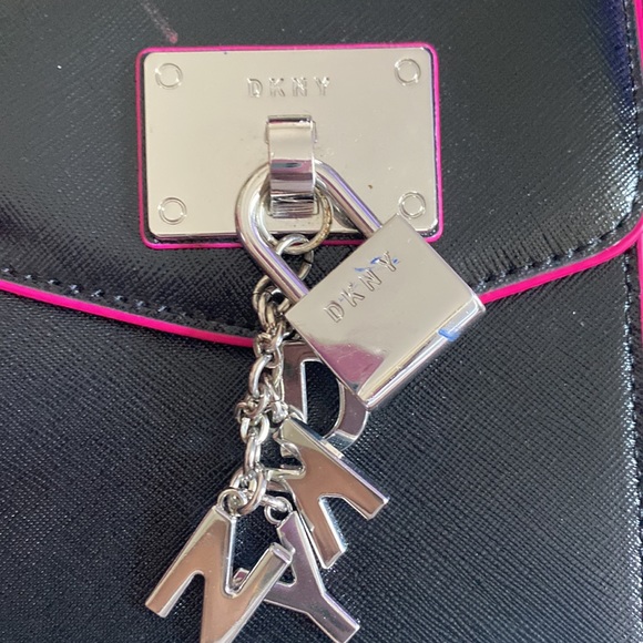 DKNY crossbody. - Picture 5 of 6